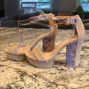 Vine Camuto sued heels